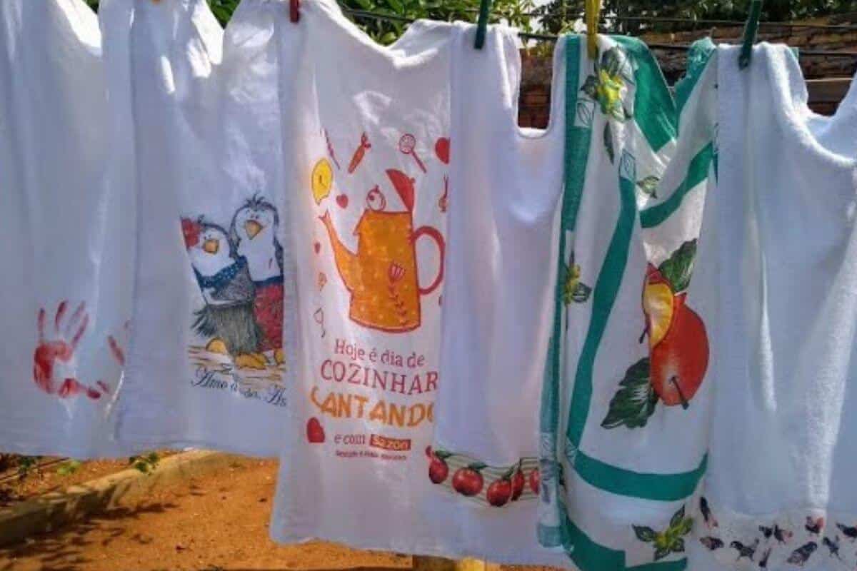 Dica para lavar pano de prato encardido e mofado de um jeito bem fácil