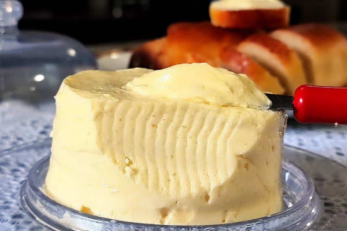 Aprendi uma manteiga caseira fácil de fazer já corri para fazer um pão caseiro para acompanhar