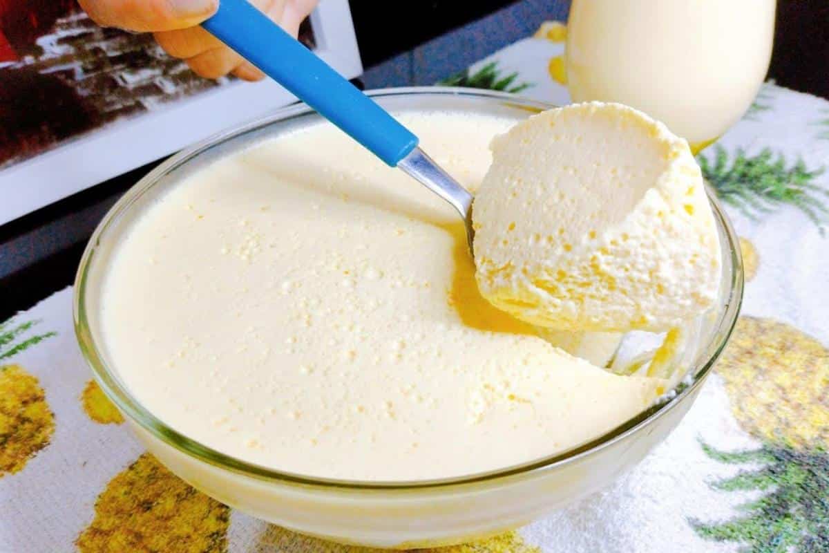 Mousse de abacaxi delicioso feito com apenas 2 ingredientes simples e baratos