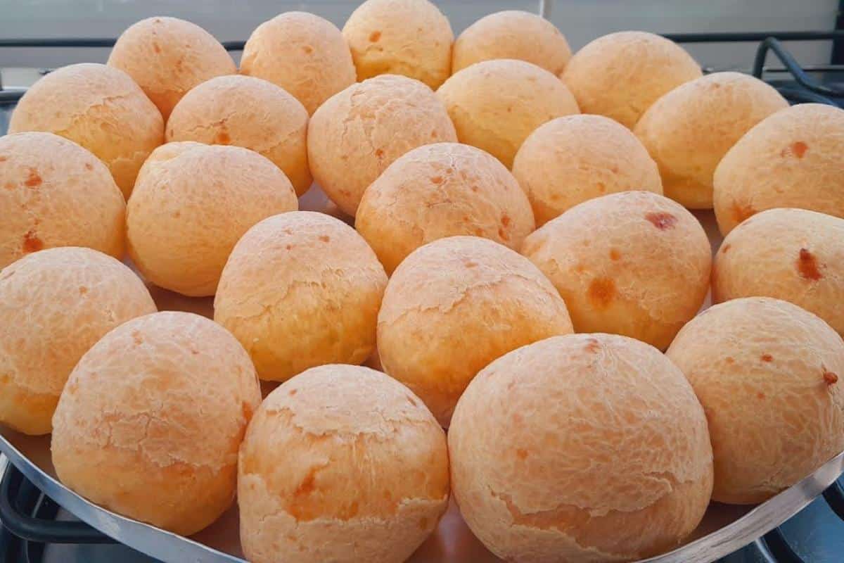 Pão de queijo com polvilho que não murcha nem seca depois que esfria