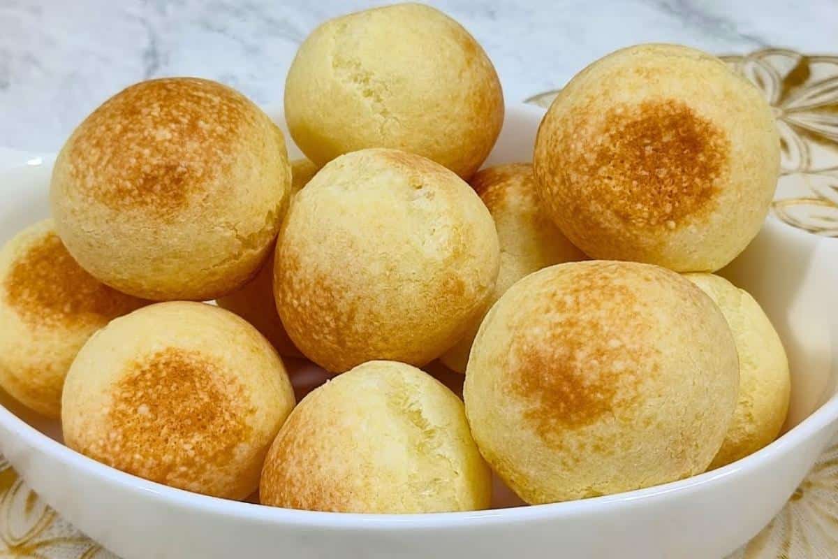 Pãozinho de tapioca para substituir o pão francês na hora do café da tarde