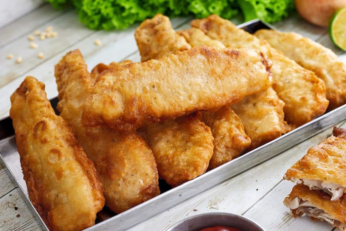 Peixe frito empanado de um jeito diferente que fica delicioso