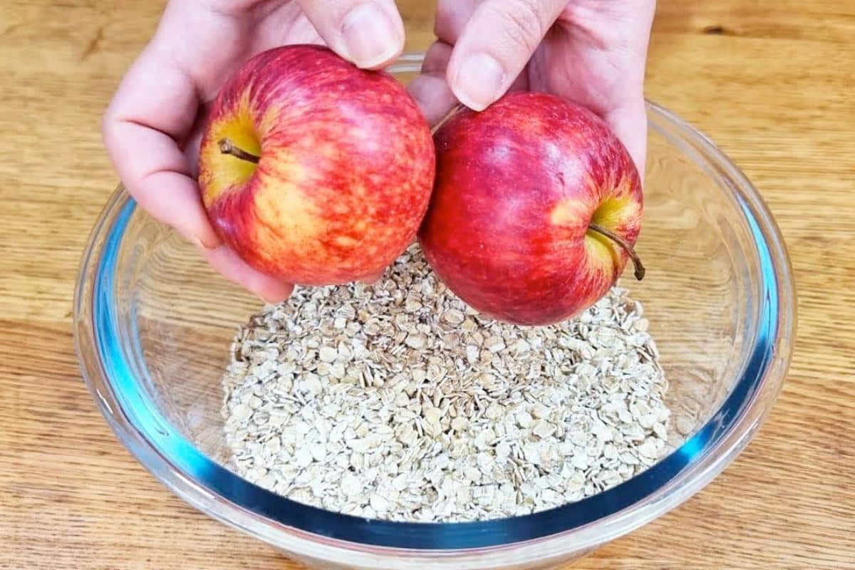 Prato fit de aveia com maçã para fazer no café da manhã ou lanche da tarde