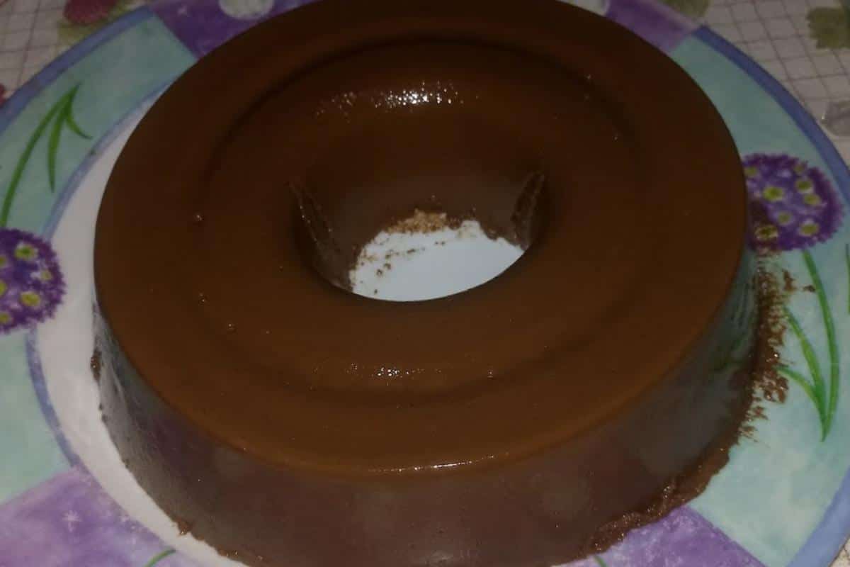 Pudim de chocolate muito fácil e econômico para preparar no domingo de dia das mães