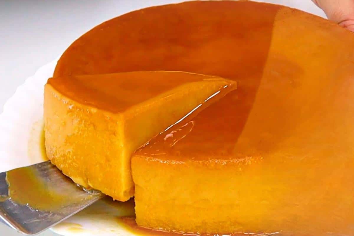 Aprenda aquele pudim de padaria cremoso que você comprava porque não sabia fazer