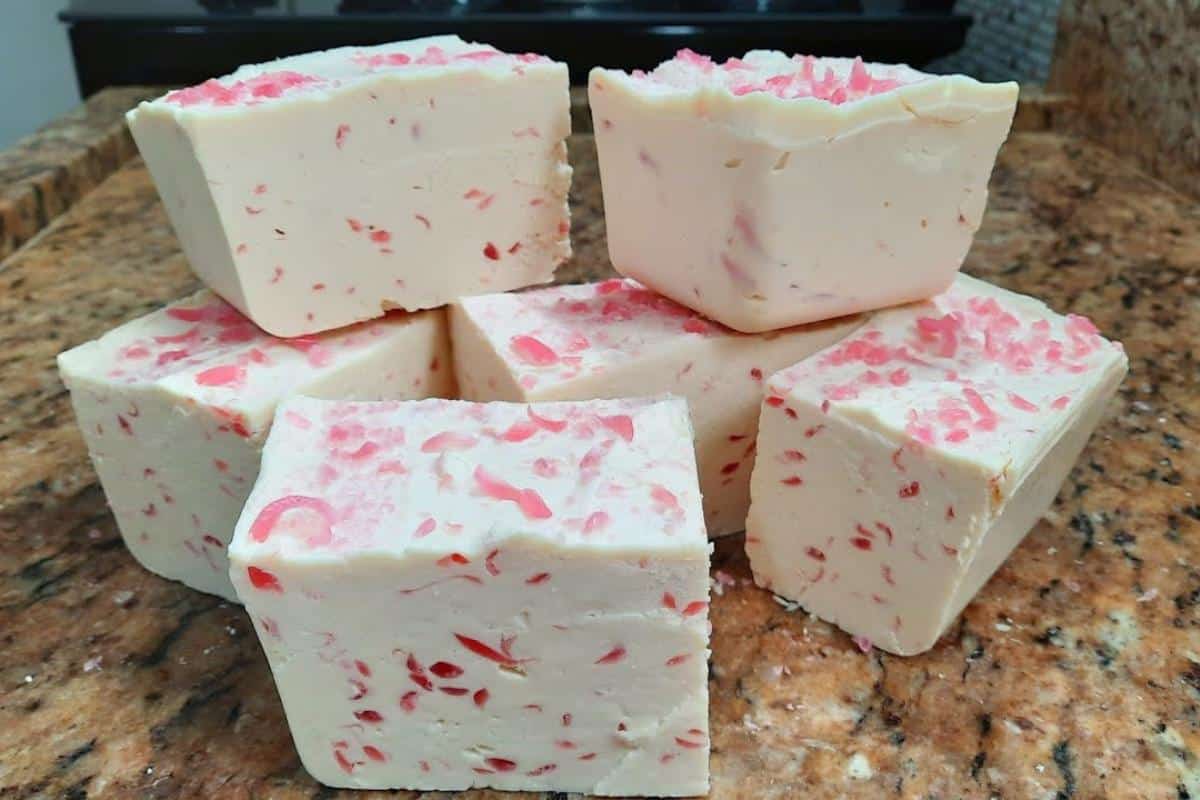 Como fazer sabão caseiro em barra eficiente e que espuma bastante