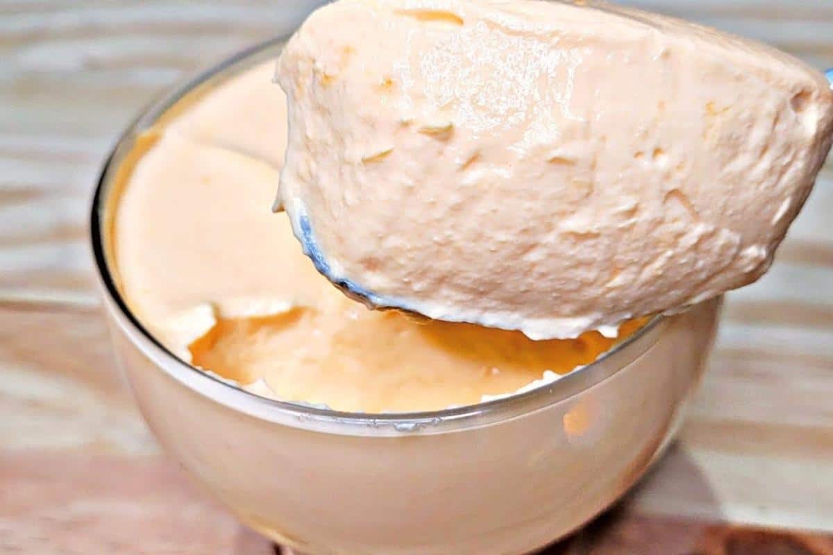 Faça essa sobremesa com 2 ingredientes na sua casa e deixe todo mundo querendo mais