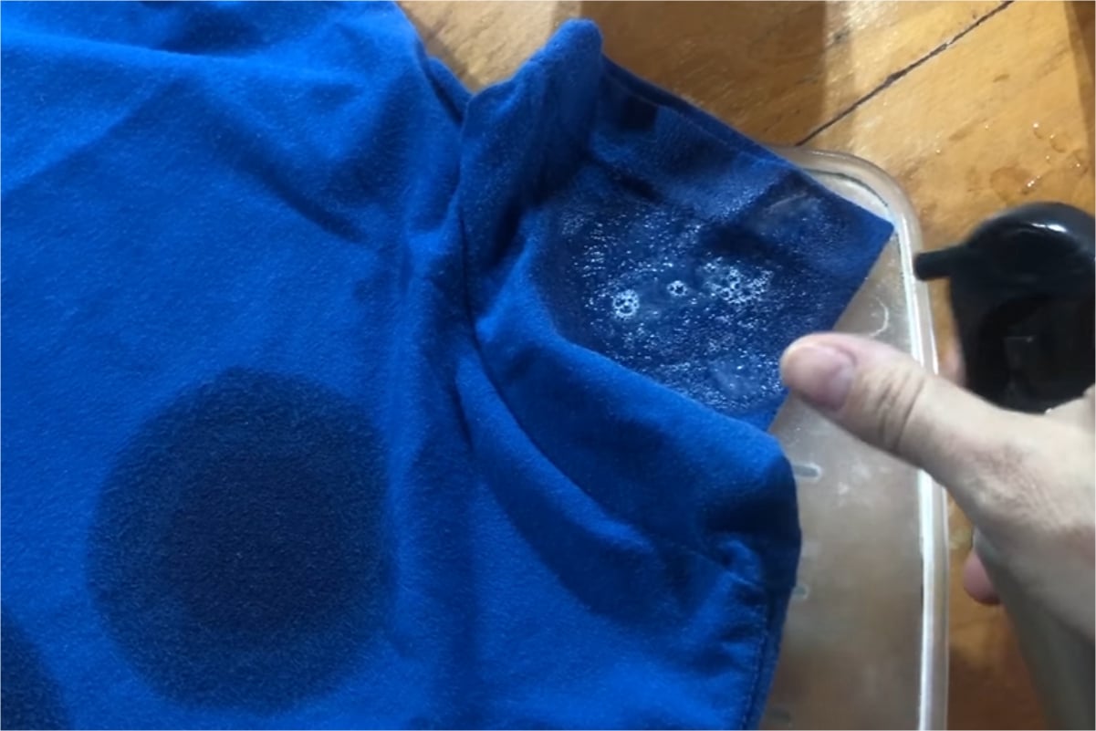 Como tirar mancha de óleo da roupa de um jeito bem mais simples que você imaginava