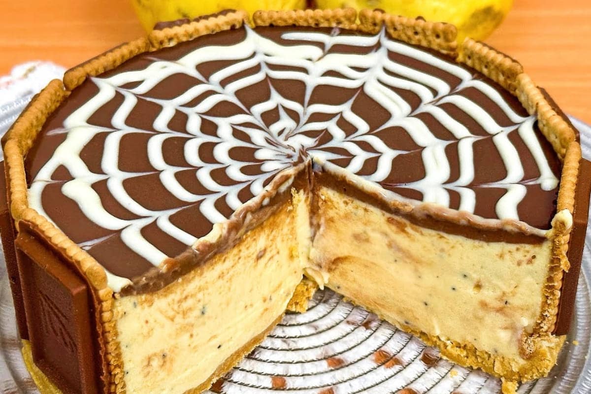 Torta de maracujá com chocolate de dar água na boca e pedir bis