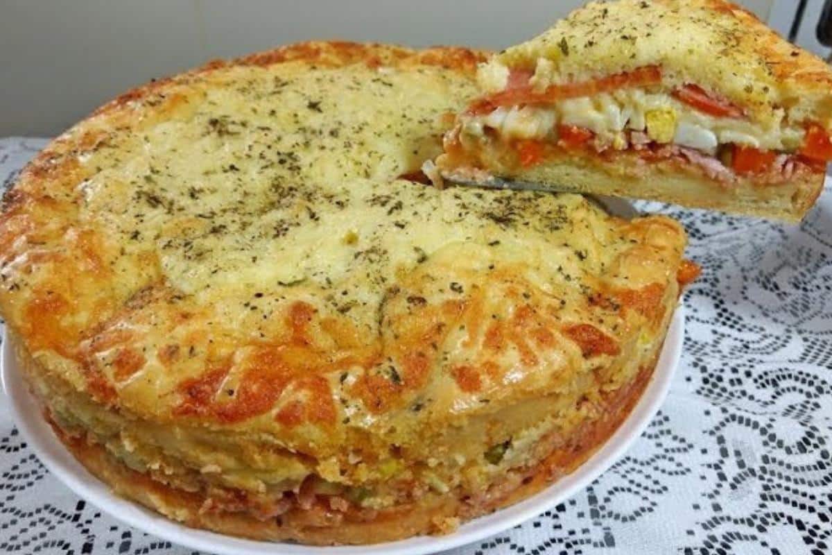 Torta portuguesa super recheada para servir um jantar diferente e substituir a pizza do fim de semana