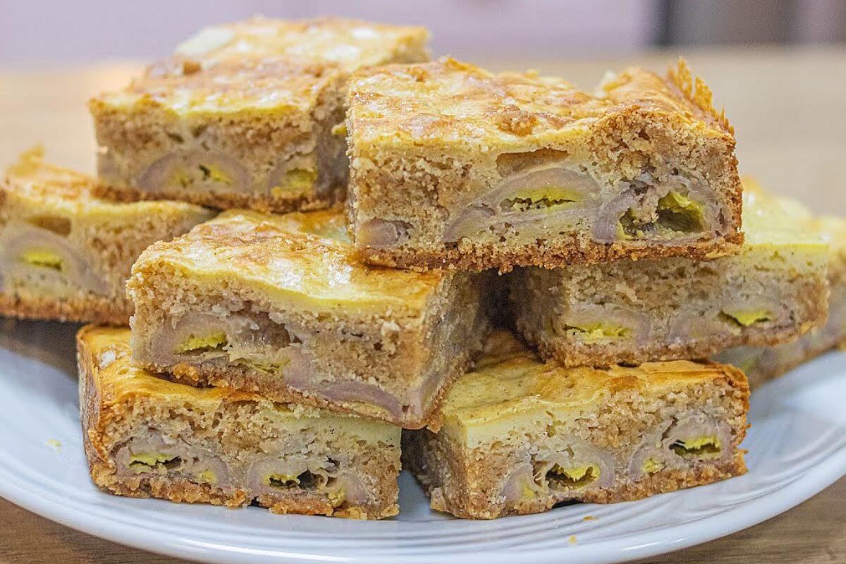 Torta de preguiçoso com banana bem macia e super gostosa para o lanche da tarde