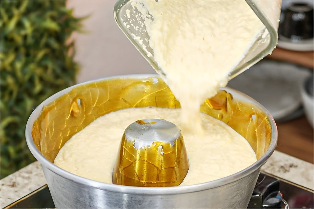 Bolo de aipim caramelizado fácil e delicioso para deixar o seu lanche da tarde muito mais gostoso