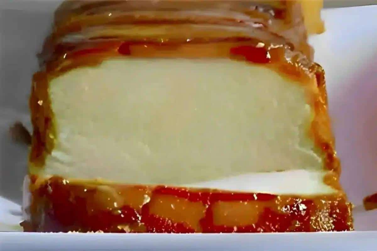 Bolo de banana de liquidificador que é o jeito mais fácil de fazer e fica uma delícia