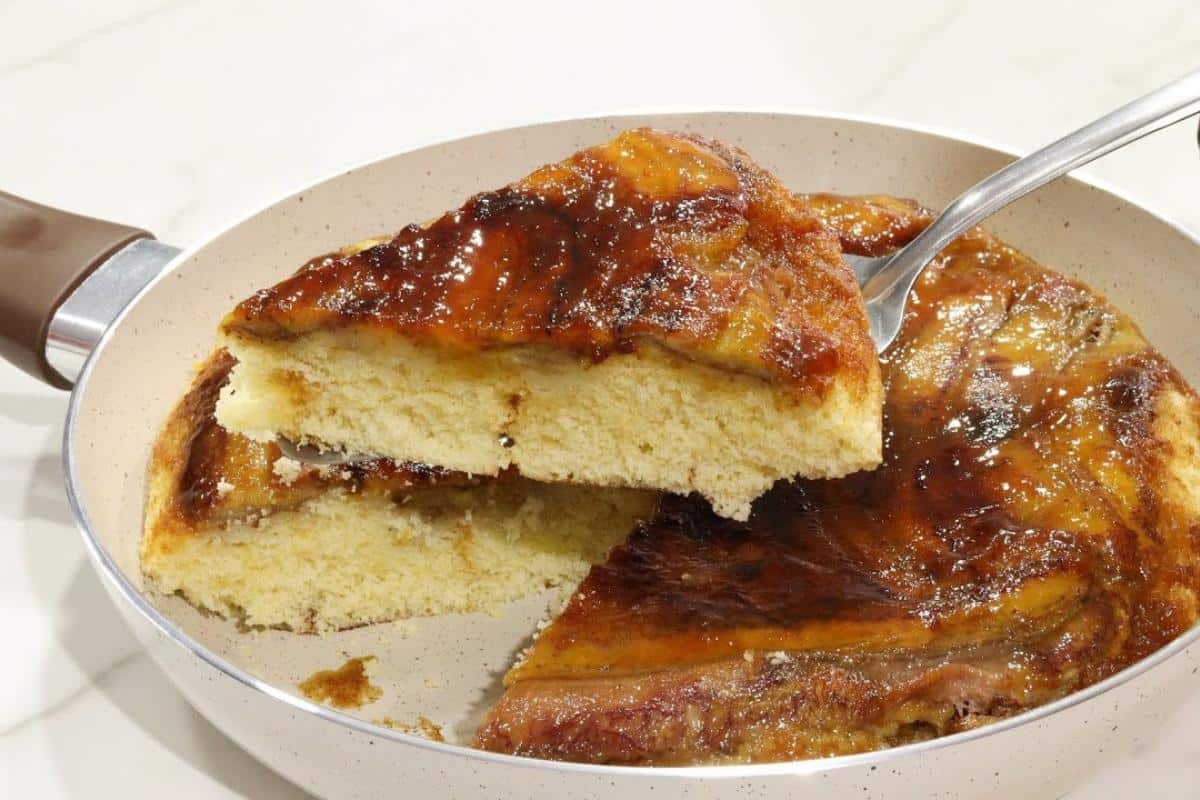 Dá para fazer um bolo de banana na frigideira que fica uma delícia