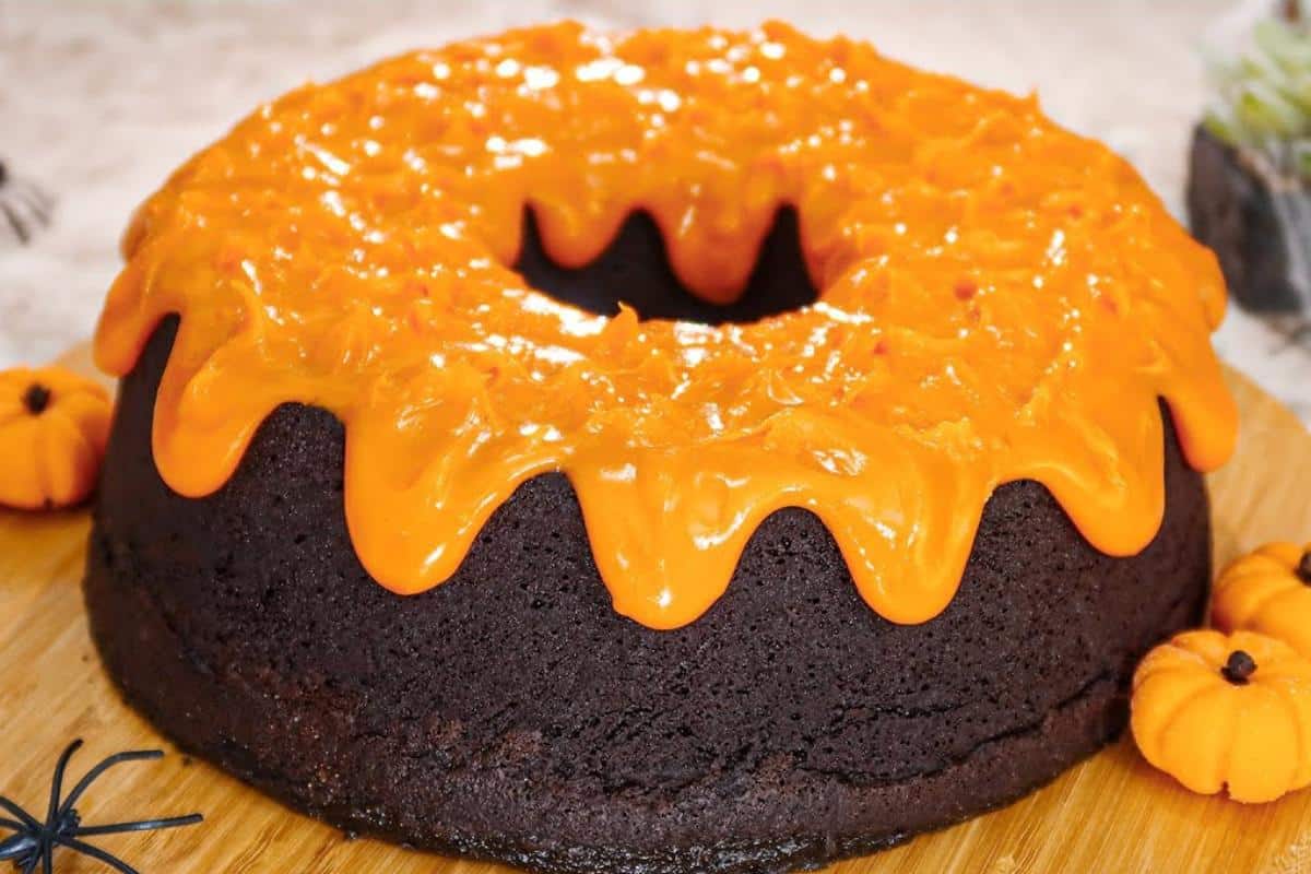 Bolo de chocolate com laranja que deixa todo mundo pedindo mais um pedaço