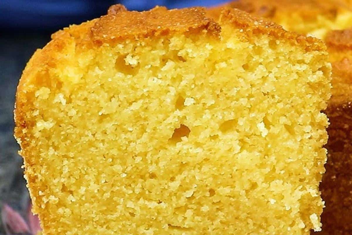 Bolo de fubá da tia Zefa delicioso e fofinho para o café da tarde