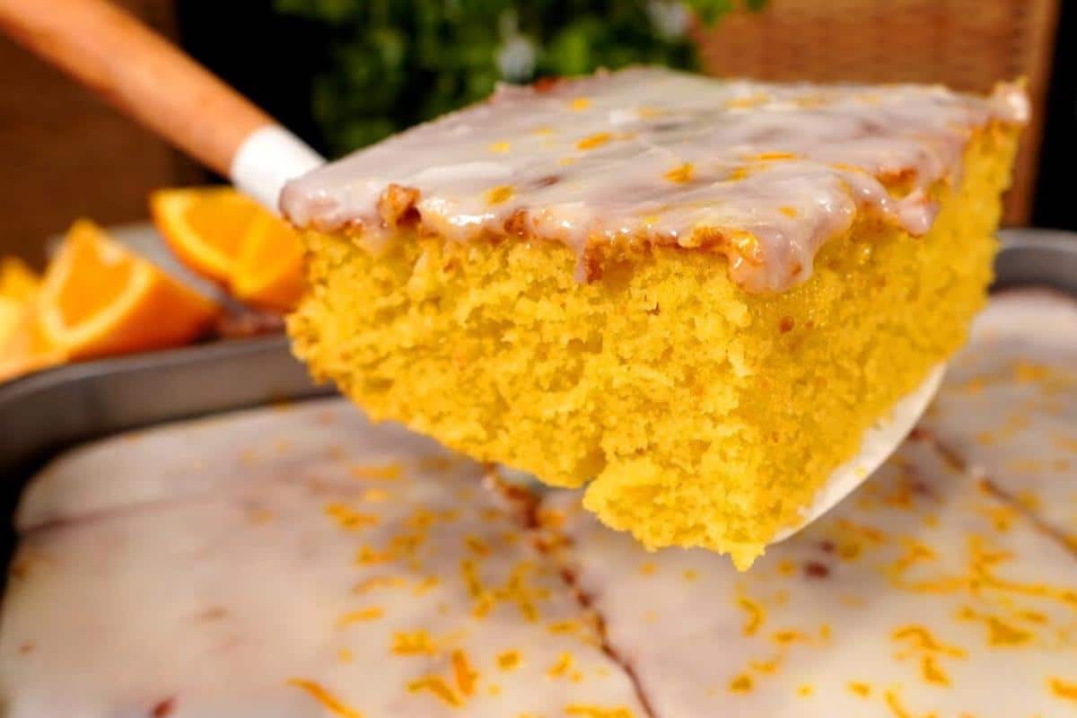 Receita de bolo de laranja com casca da vovó que fica uma delícia para o café