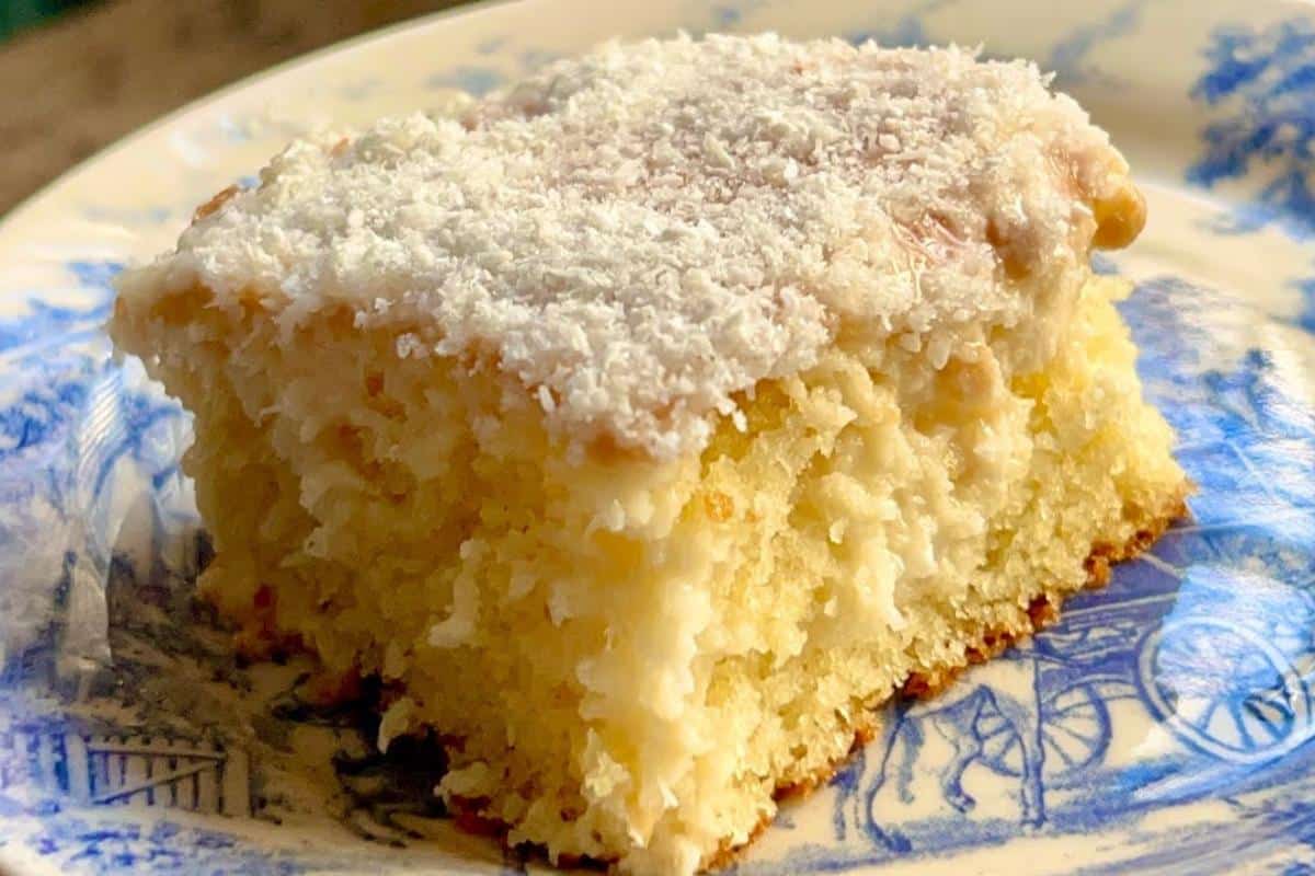 Bolo gelado de coco molhadinho para embrulhar no papel alumínio igual antigamente