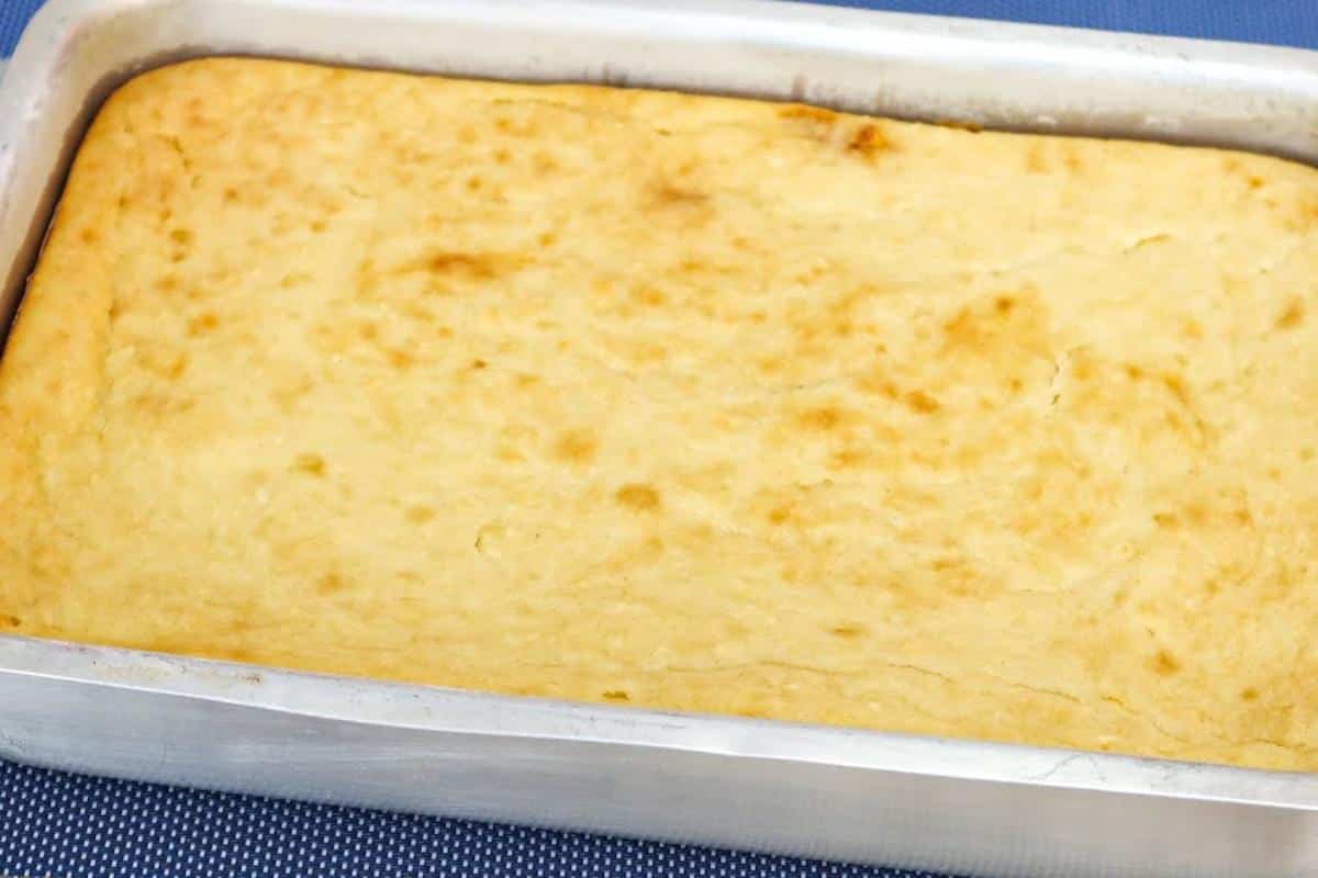 Receita grande de bolo que derrete na boca para fazer na hora do café