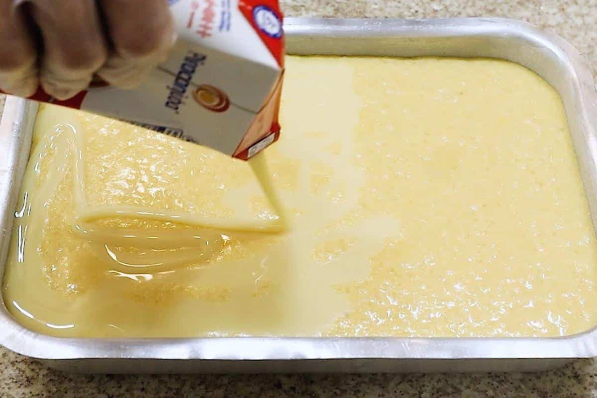 Fiz um bolo sem farinha de trigo delicioso para o lanche da tarde