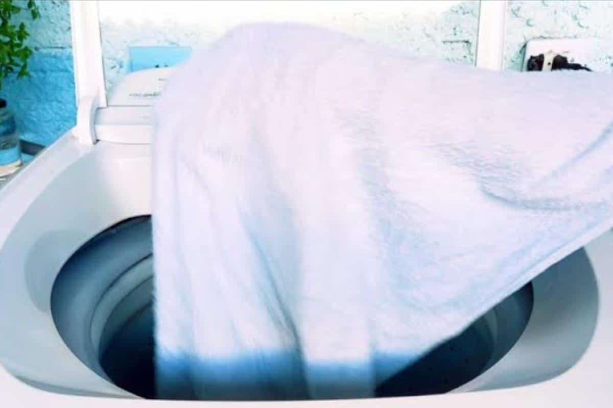 Como desencardir roupa branca encardida e amarelada sem precisar ficar esfregando