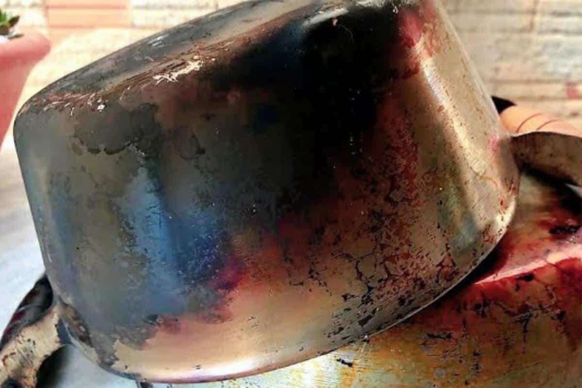 Como limpar panela queimada que você achava que não ia limpar mais