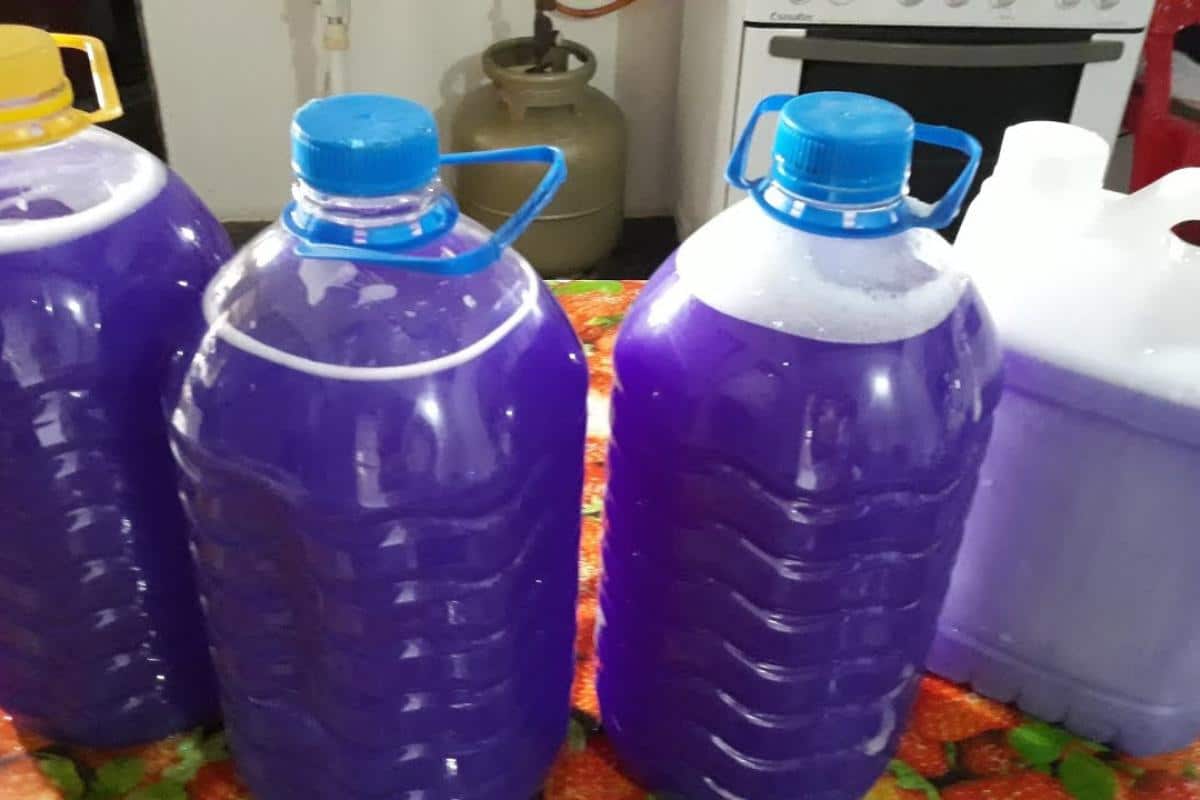 Desinfetante caseiro super potente e perfumado bem fácil de fazer