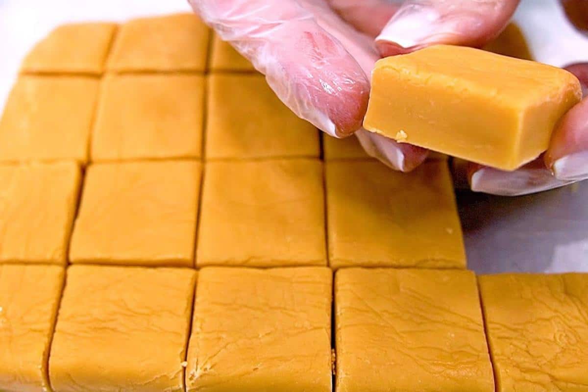 Doce de leite macio que desmancha na boca e vai só 3 ingredientes
