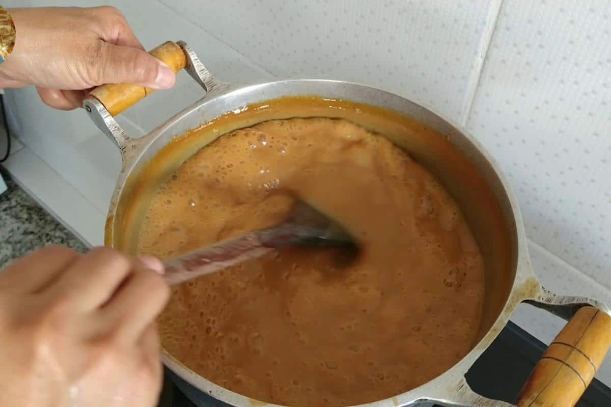 Doce de leite cremoso da roça feito com apenas 3 ingredientes