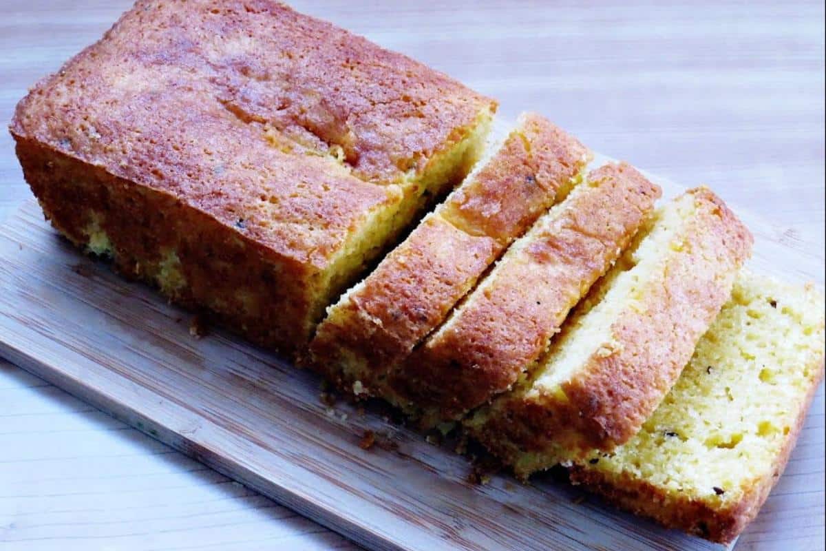 Pãozinho de fubá sem farinha de trigo que salva meu café da manhã