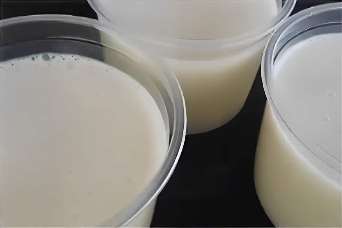 Pasta desengordurante feita com ingredientes que você tem no armário limpa até piores crostas sem fazer esforço