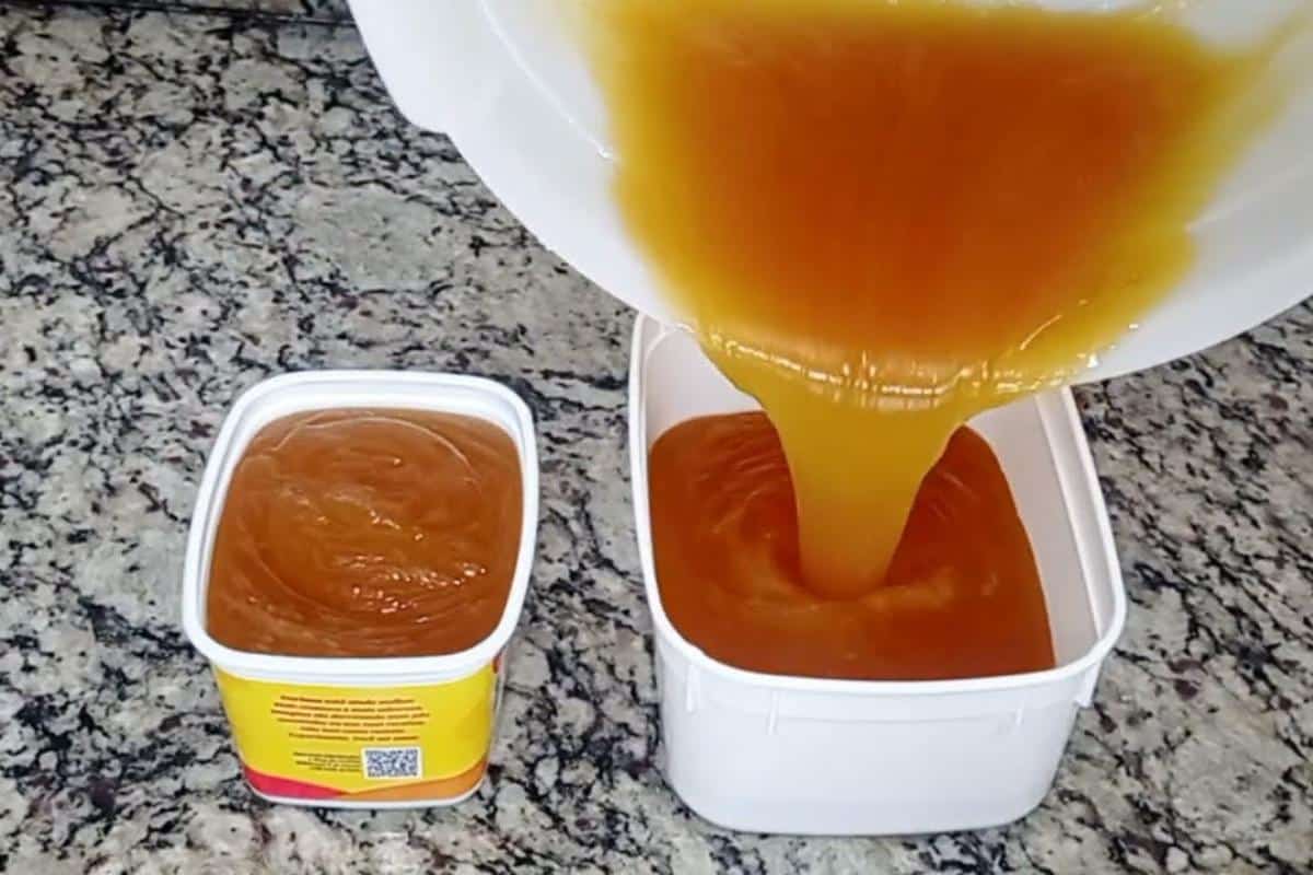 Pasta de brilho caseira que desengordura e deixa tudo brilhando