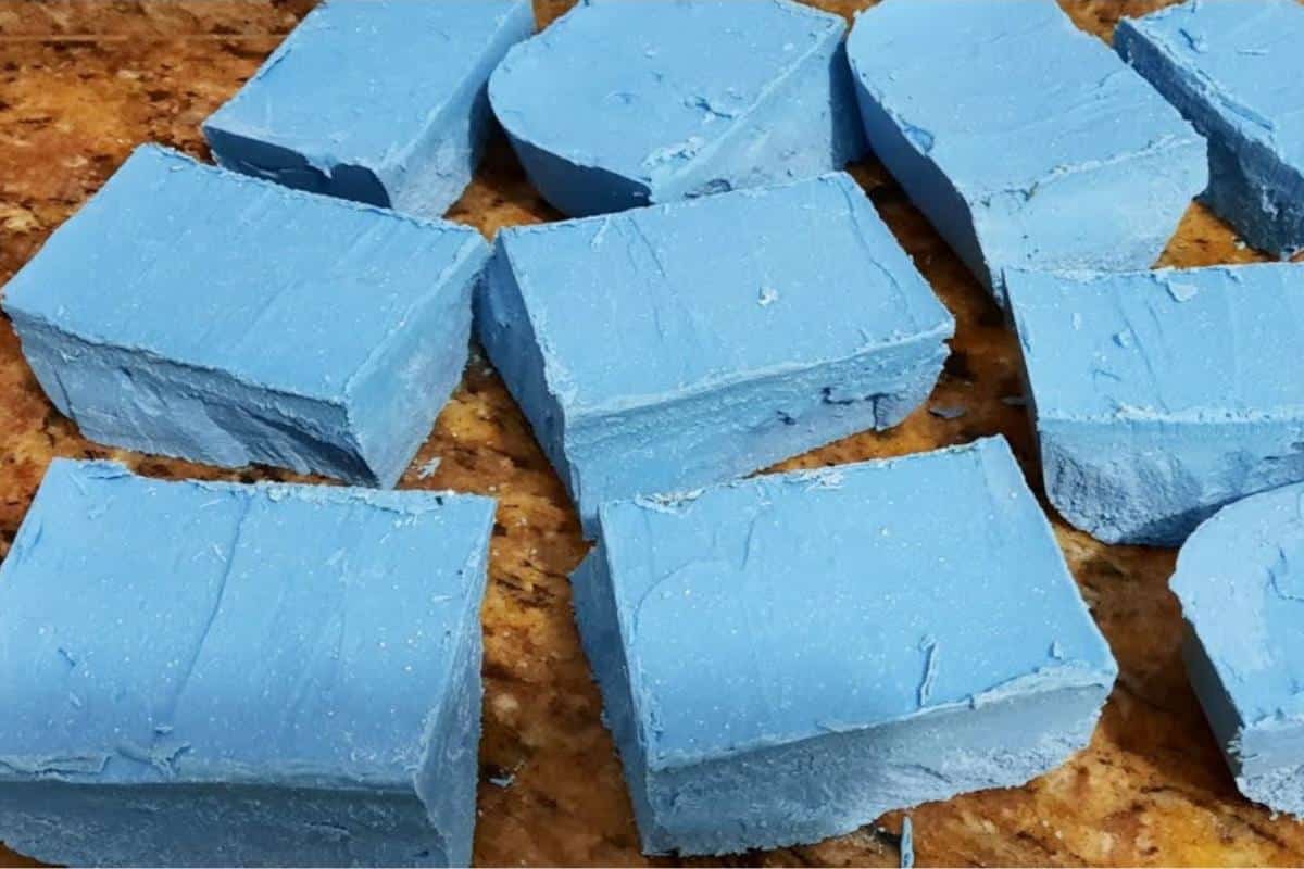Sabão em barra caseiro bem fácil de fazer que espuma bastante na hora de usar