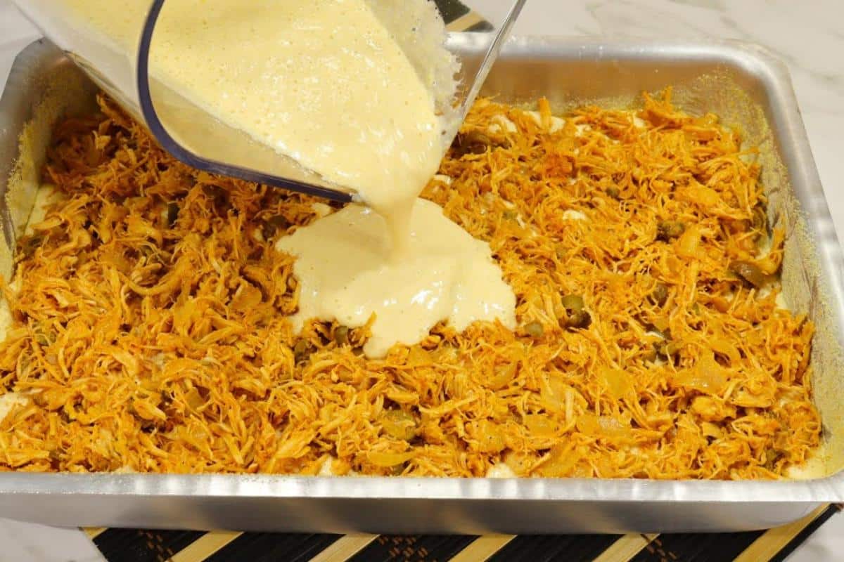 Torta de frango sem trigo mais saudável que pizza para substituir o jantar