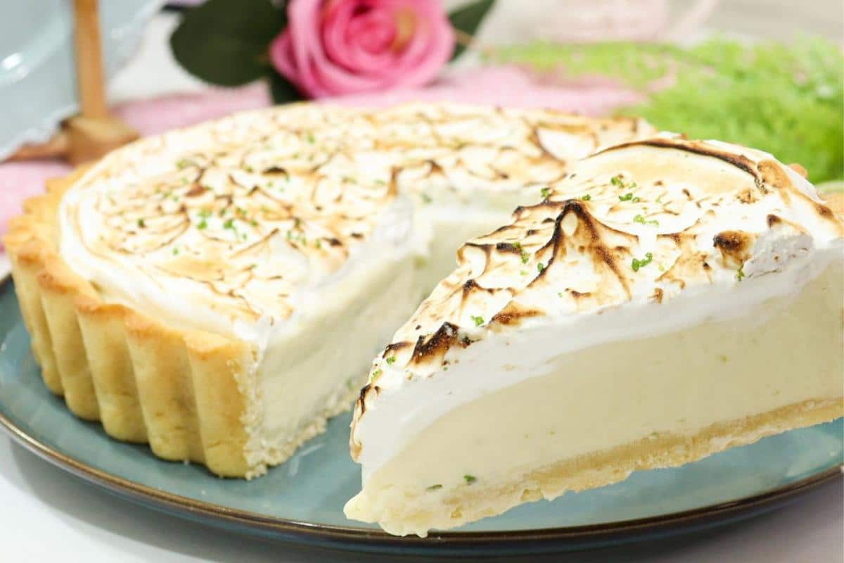 Como fazer torta de limão que desmancha na boca com poucos ingredientes