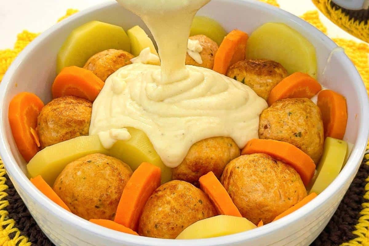 Bolinhas de frango gratinadas que todo mundo vai te perguntar como você fez