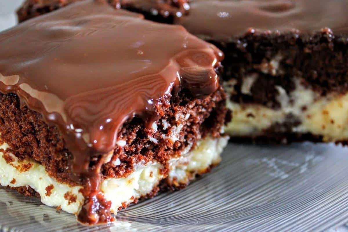 Bolo bomba de chocolate uma tentação para quem gosta de chocolate com coco