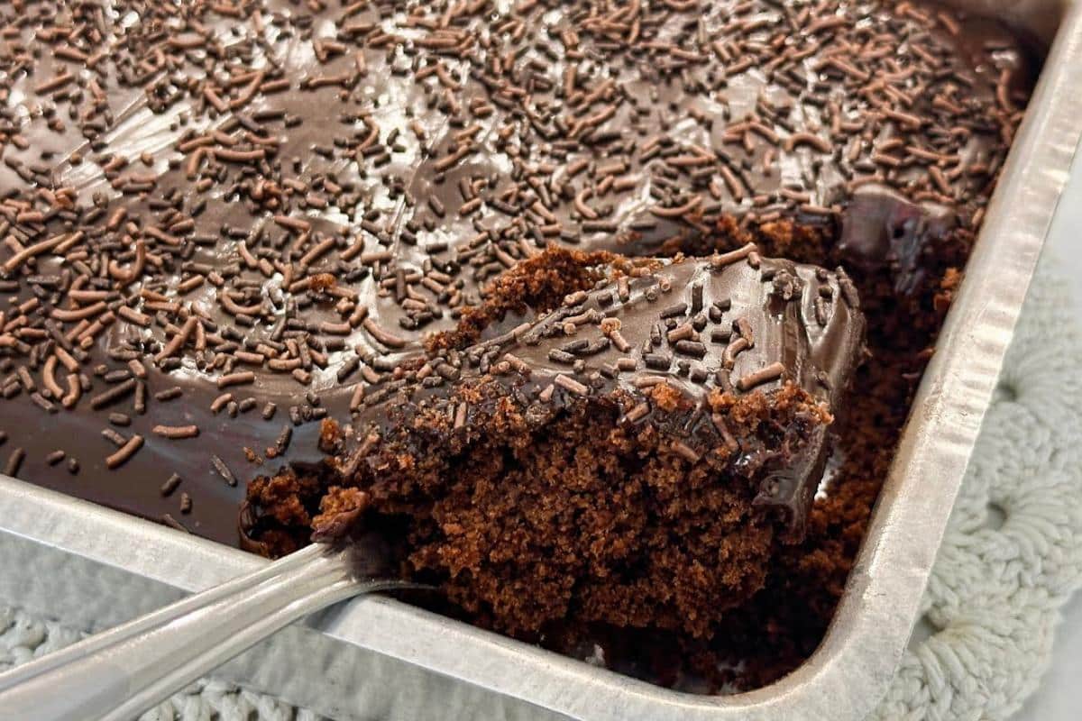 O bolo de chocolate mais famoso de todos super fácil e delicioso