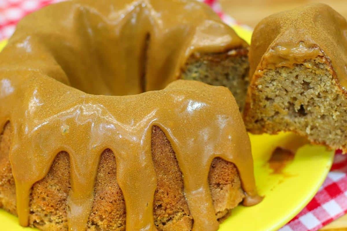 Bolo de churros com uma cobertura que fica simplesmente incrível