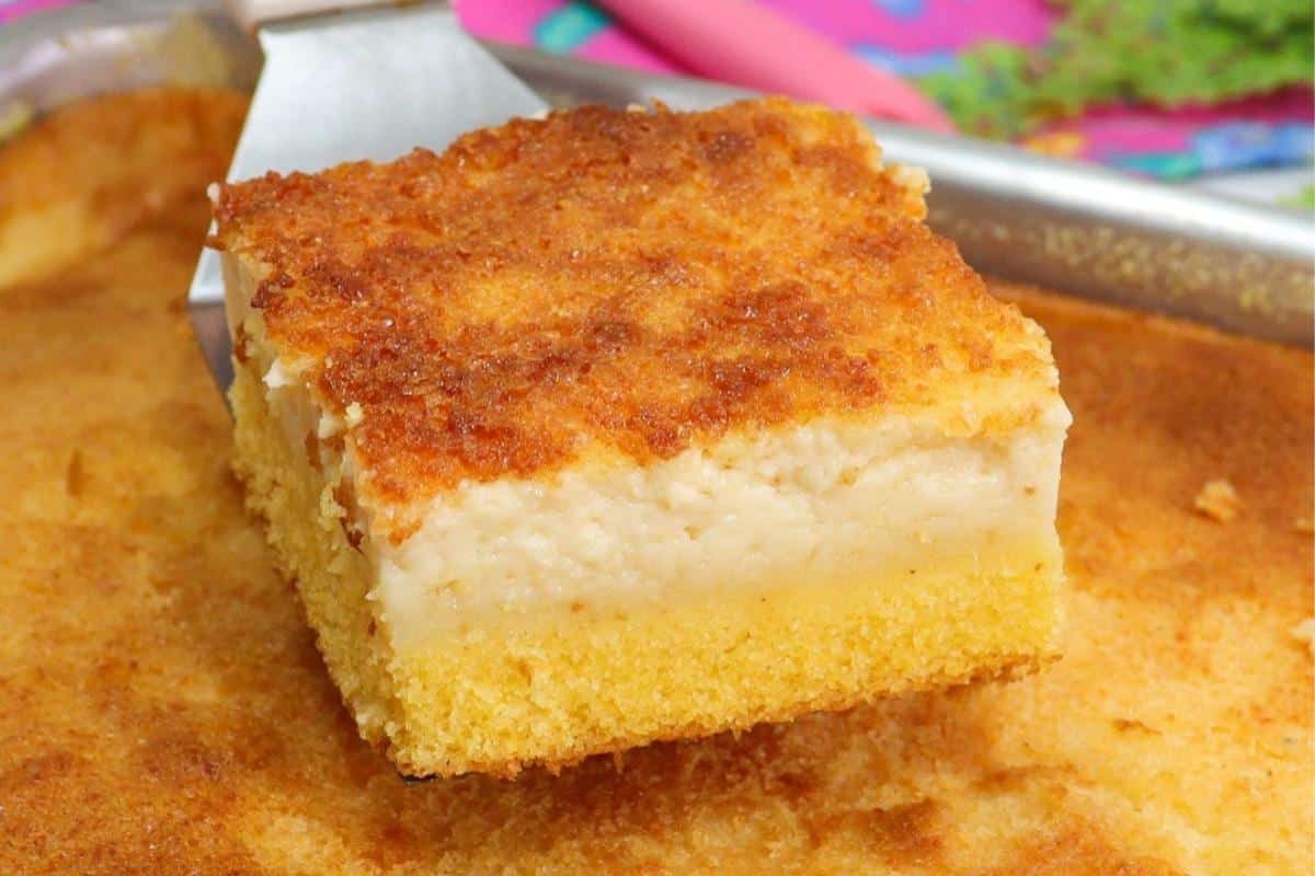 Bolo de fubá cremoso que acaba rapidinho de tão gostoso que fica