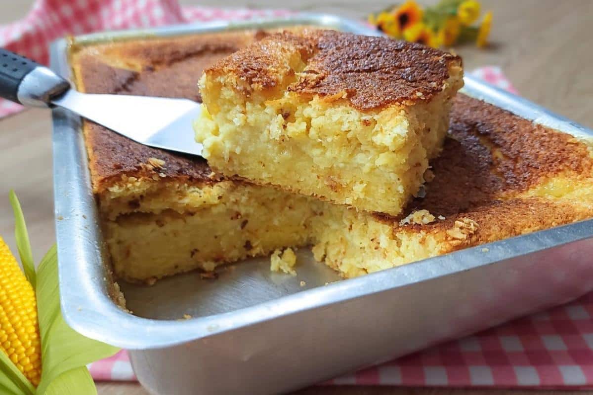 Só vai 1 latinha de milho: bolo de milho cremoso para o café da tarde