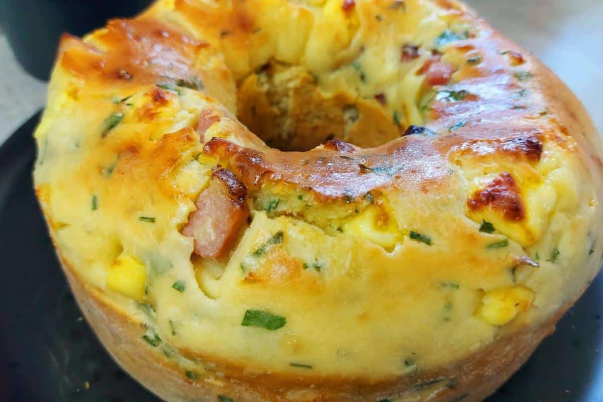 Bolo salgado da roça que combina com o lanche da tarde ou até mesmo no jantar