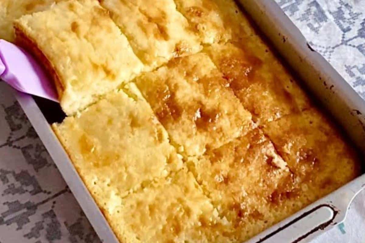 Receita de bolo sem farinha de trigo na assadeira grande para servir no café da tarde