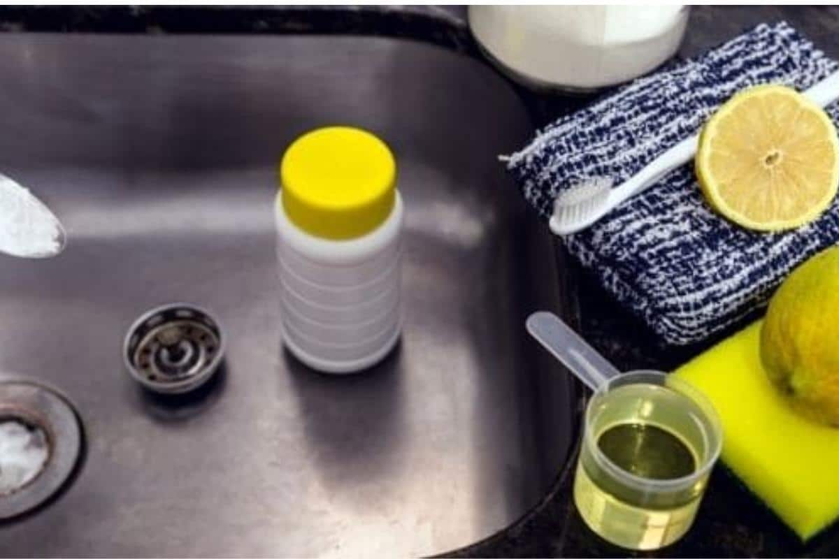 Como desentupir pia sem precisar chamar um encanador na sua casa