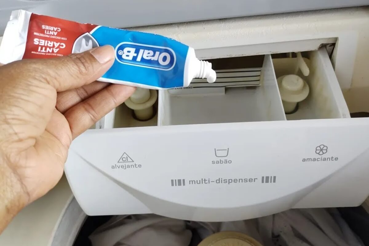 Como lavar roupas brancas do jeito certo para tirar encardido e amarelado