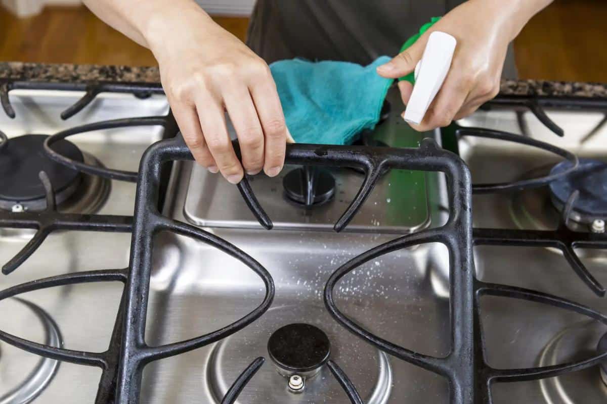 Como limpar grade do fogão rapidinho depois do almoço de domingo