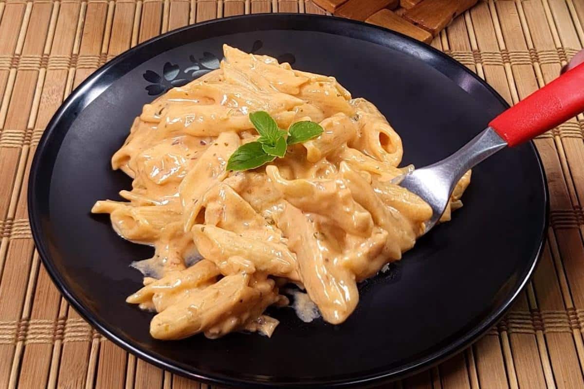 Receita macarrão penne cremoso que fica pronto super rápido para o almoço ou jantar