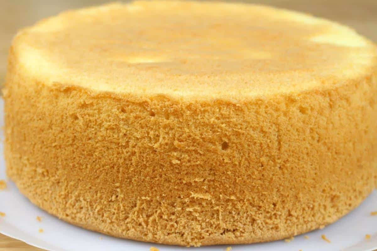 Pão de ló perfeito que não racha na hora de rechear e vai só 3 ingredientes