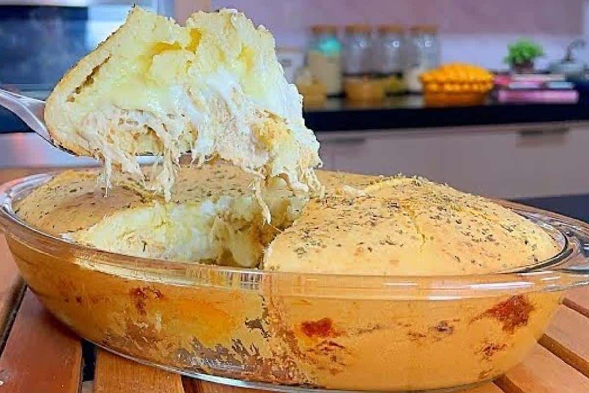 Torta de frango com requeijão muito cremosa e a massa desmancha na boca