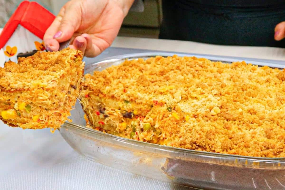 Massa especial para fazer torta de frango cremosa com cobertura crocante